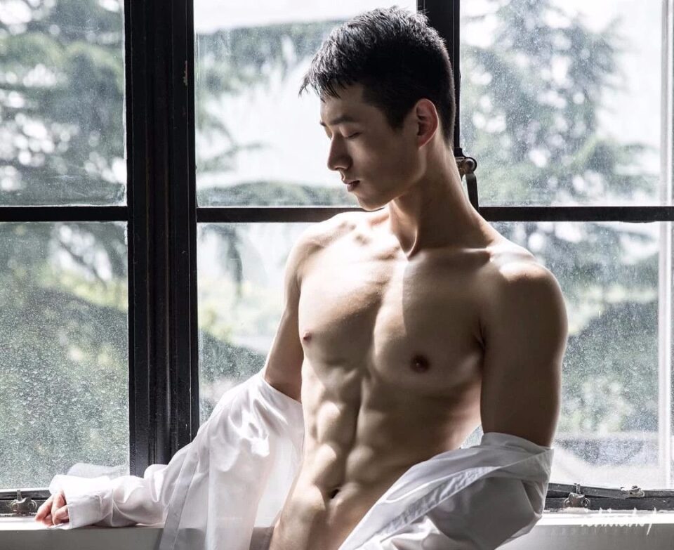谢梓秋御用男模，全裸写真性感肉体超抢眼！ - 图4