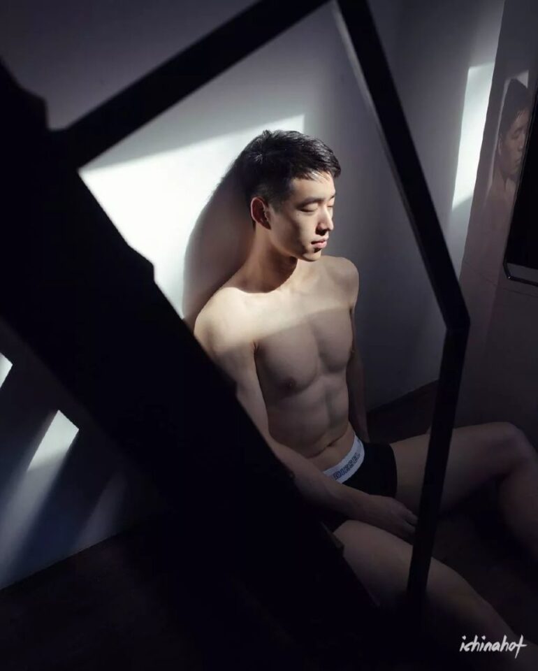 谢梓秋男模新宠，粉红咪咪的空乘小哥 - 图6