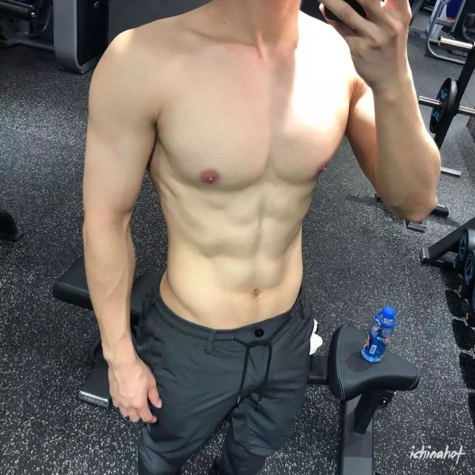 谢梓秋男模新宠，粉红咪咪的空乘小哥 - 图9