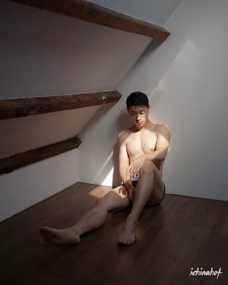 谢梓秋男模新宠，粉红咪咪的空乘小哥 - 图5
