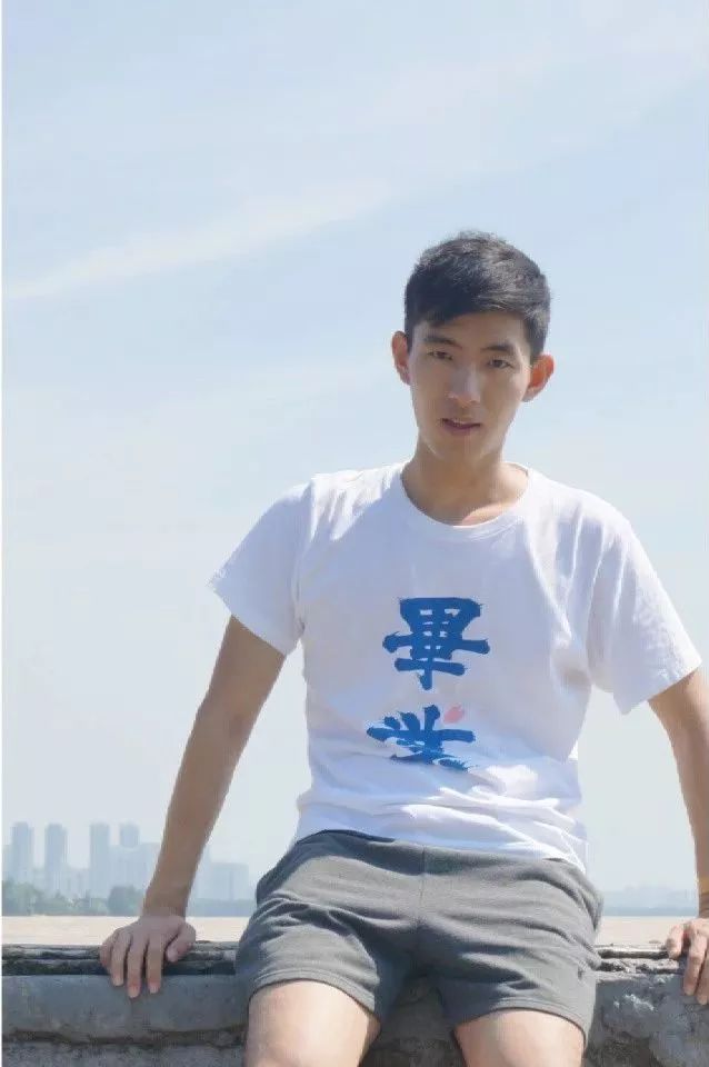 190CM同济大学篮球校草上热搜！学霸张艺帅鼻子超大 - 图2