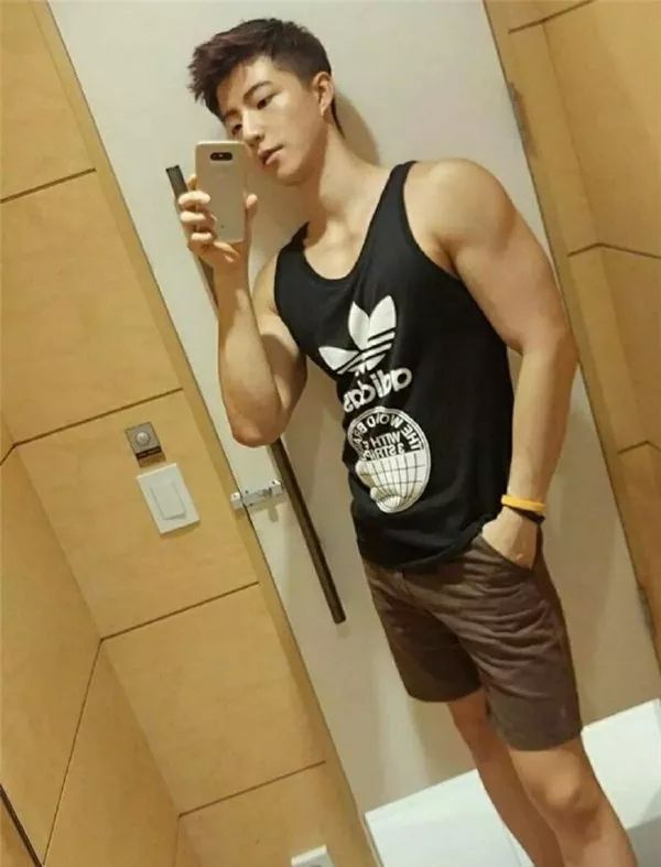 190CM同济大学篮球校草上热搜！学霸张艺帅鼻子超大 - 图8