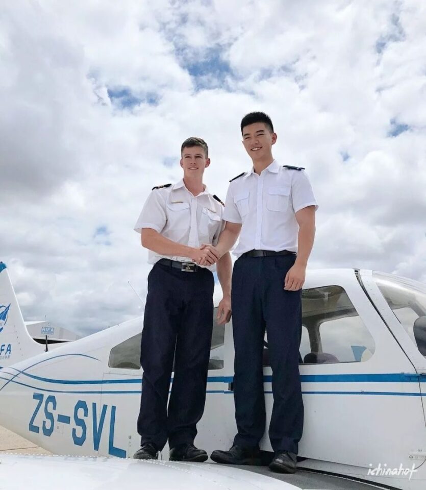 西南航空学院男生集体脱衣表演视频，传疯了 - 图15
