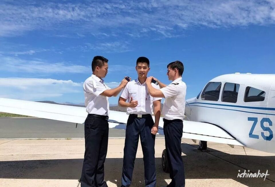 西南航空学院男生集体脱衣表演视频，传疯了 - 图14