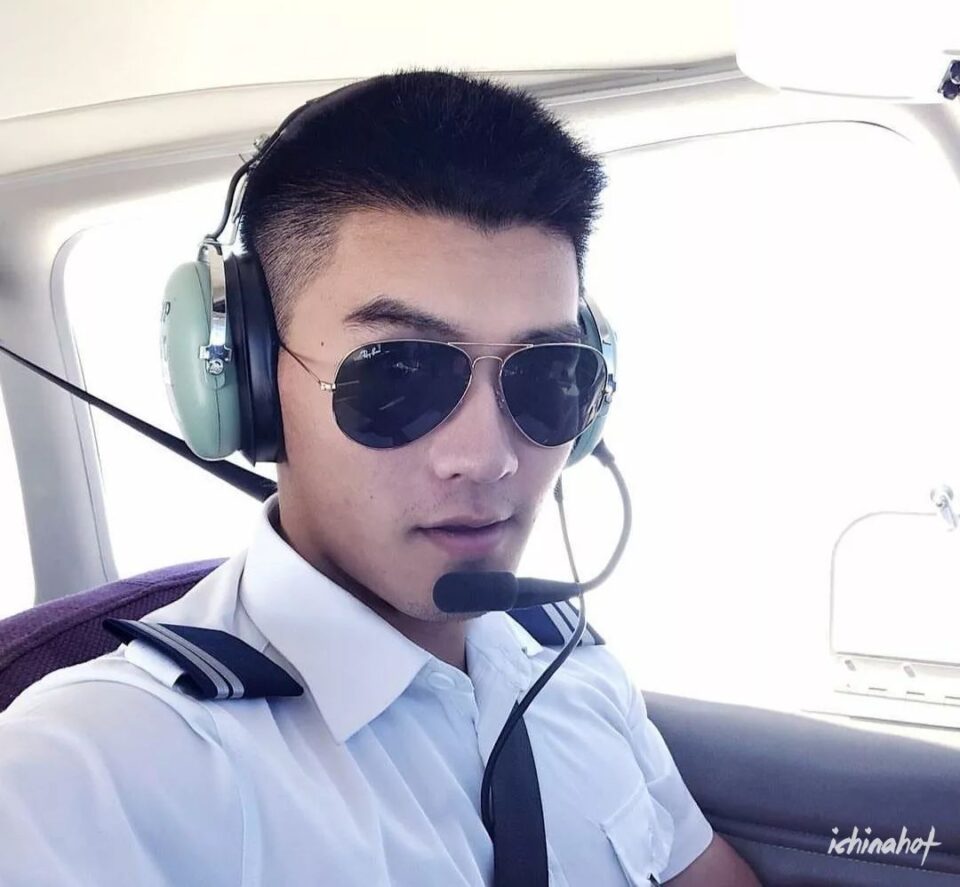 西南航空学院男生集体脱衣表演视频，传疯了 - 图13