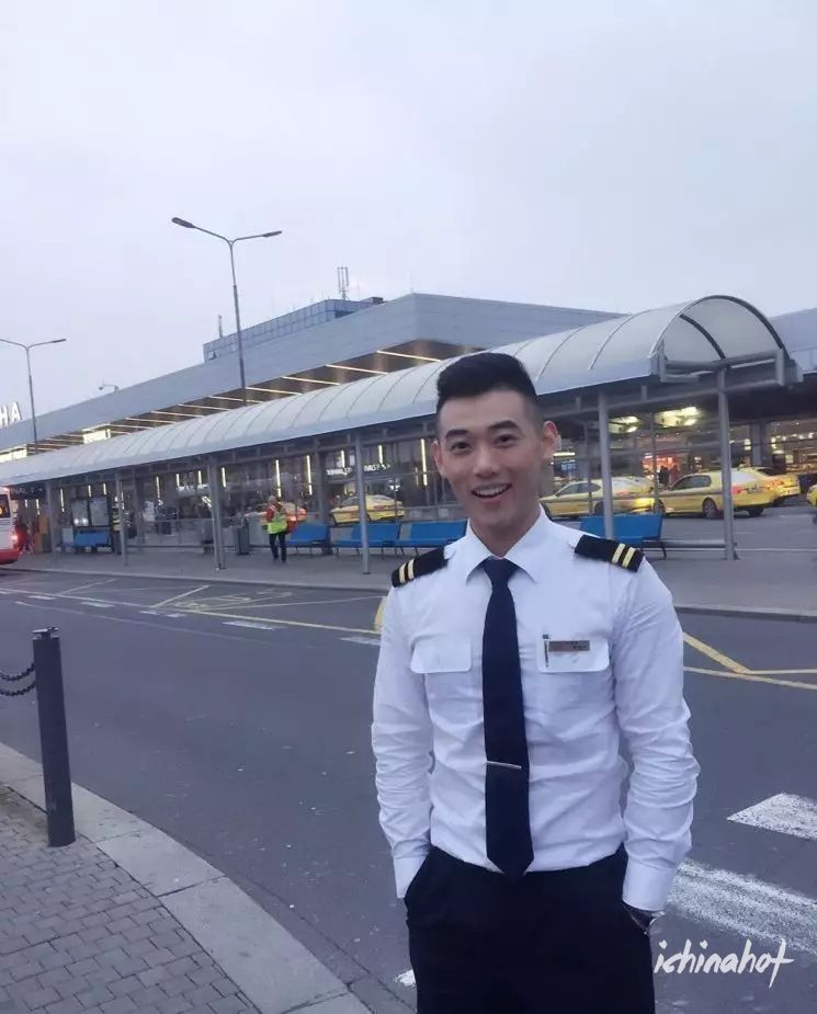 川航的山东爷们空少帅哥侯鑫杰,胸肌真是大 - 图5