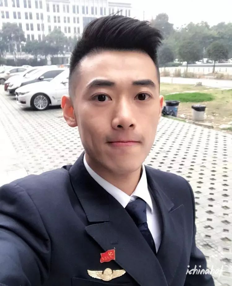 川航的山东爷们空少帅哥侯鑫杰,胸肌真是大 - 图8