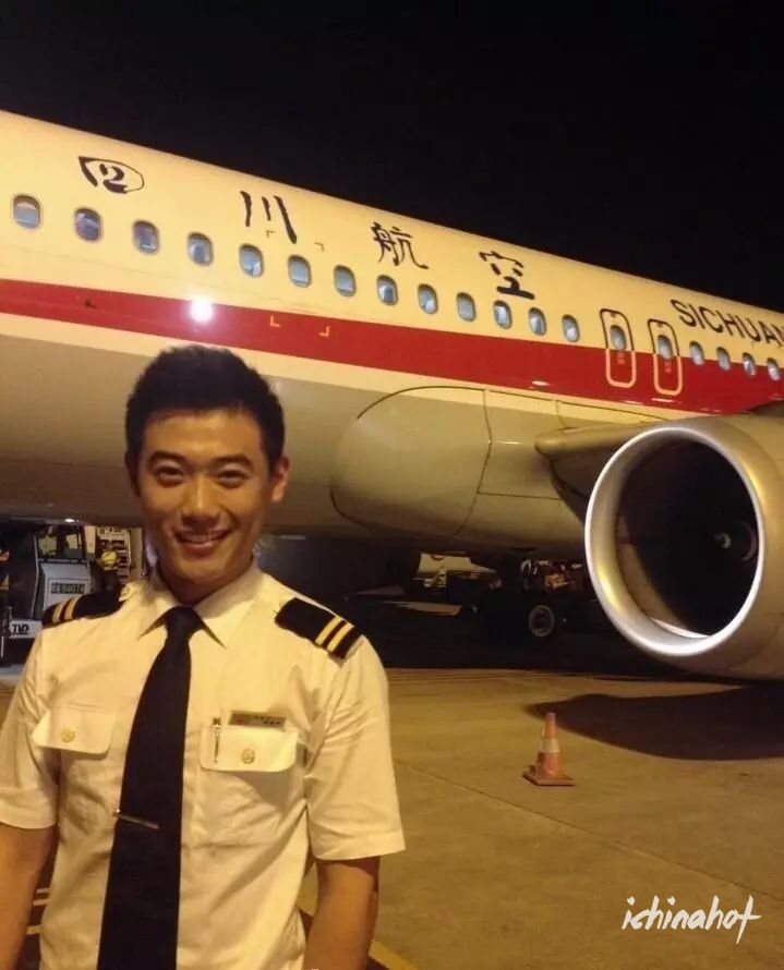 川航的山东爷们空少帅哥侯鑫杰,胸肌真是大 - 图14