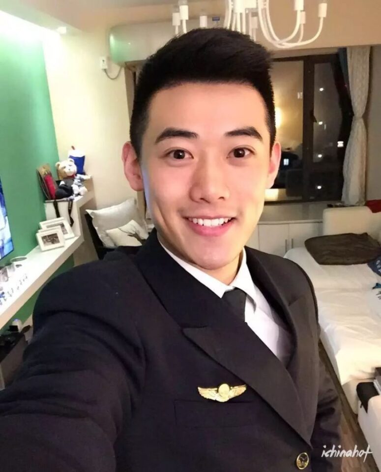 川航的山东爷们空少帅哥侯鑫杰,胸肌真是大 - 图15