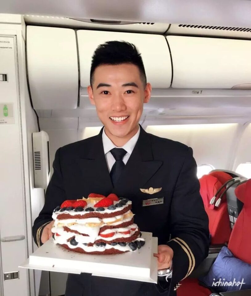 川航的山东爷们空少帅哥侯鑫杰,胸肌真是大 - 图10