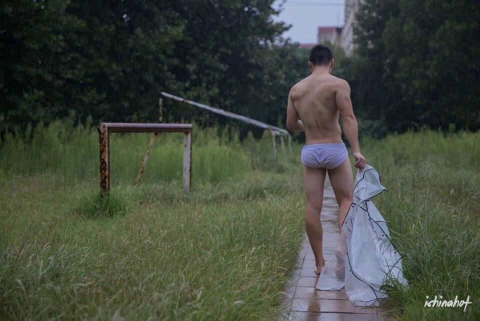 大鸟裸身湿身男模摄影：夏日细雨 - 图9