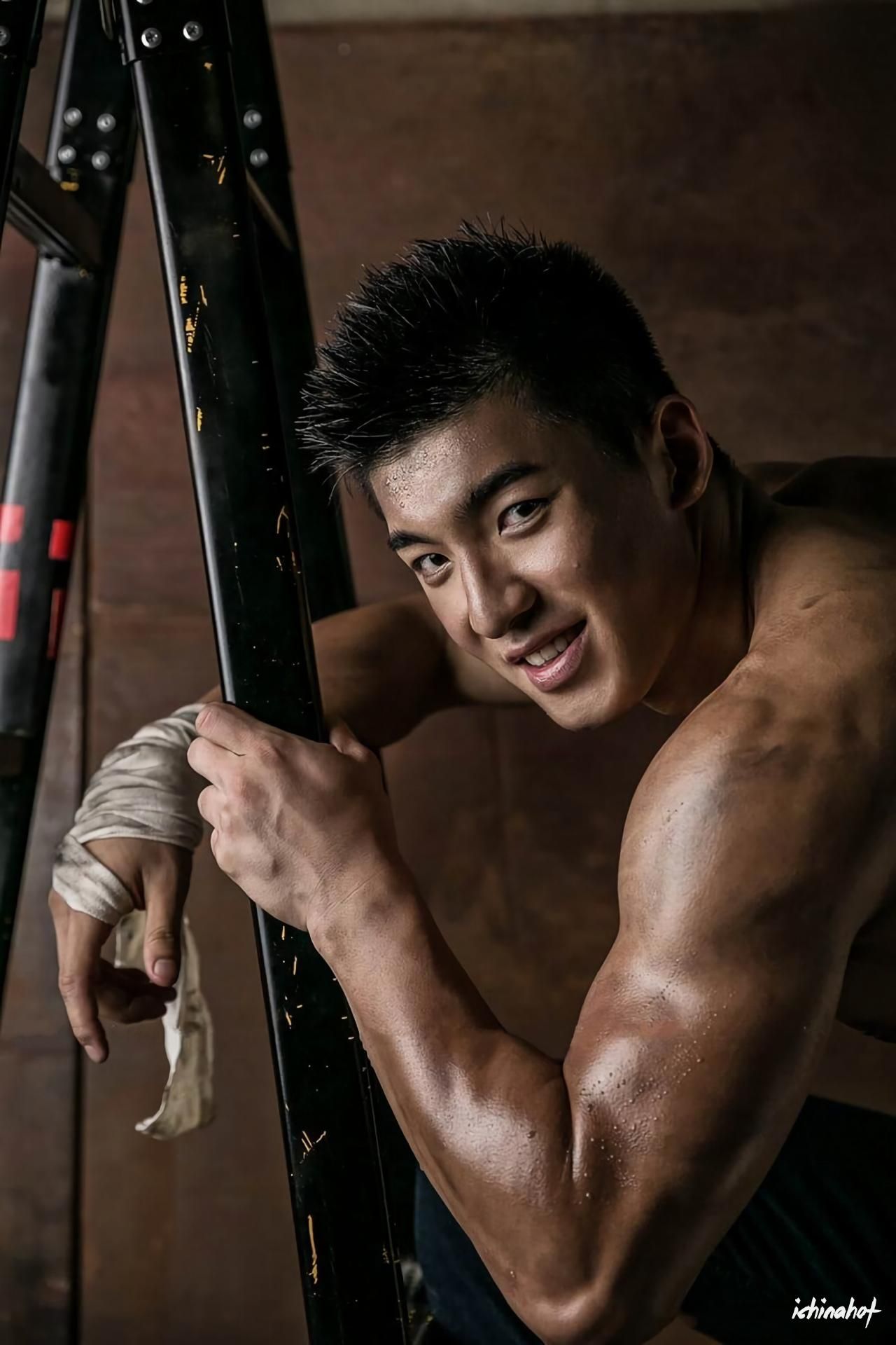 从北体到健身教练到男模，刘佳萌裸照合辑 - 图1