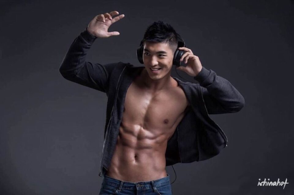 从北体到健身教练到男模，刘佳萌裸照合辑 - 图11