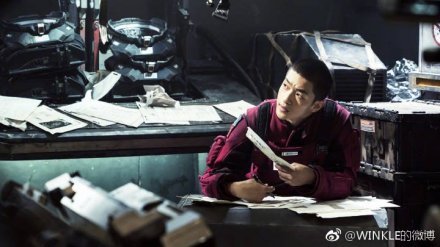 屈楚萧竟然光头最帅！流浪地球刘启饰演者屈楚萧帅气照片 - 图4