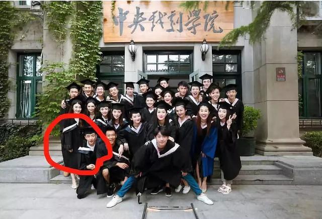 屈楚萧竟然光头最帅！流浪地球刘启饰演者屈楚萧帅气照片 - 图14