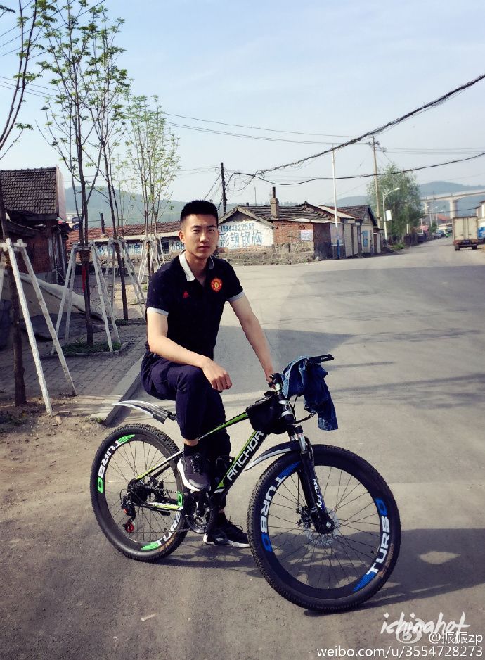 阳光体育生帅哥微博，痞子直男硬照 - 图7