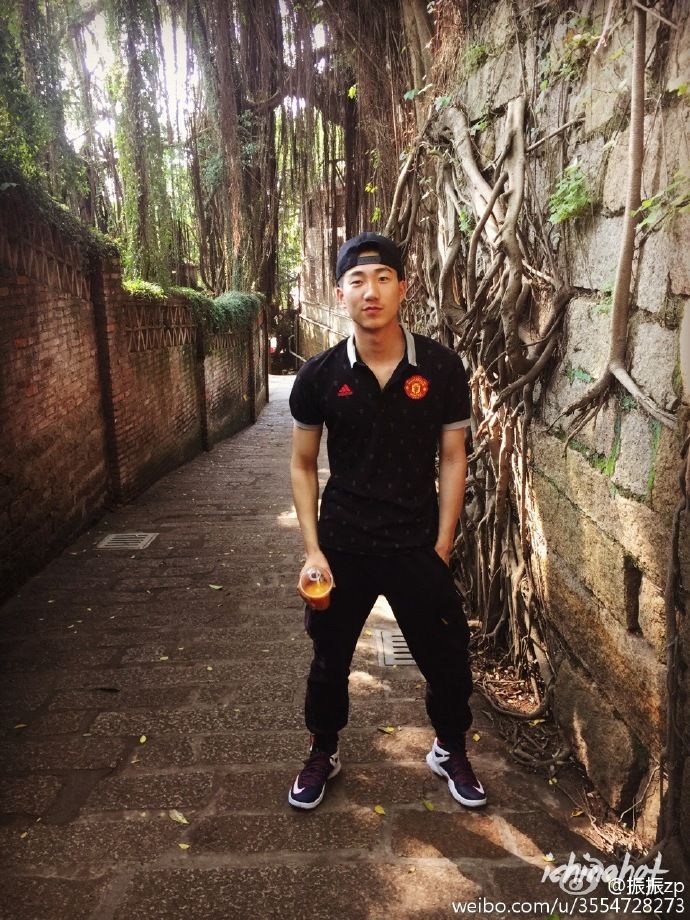 阳光体育生帅哥微博，痞子直男硬照 - 图10