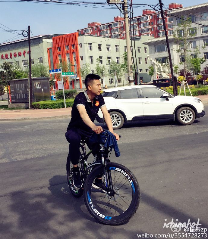 阳光体育生帅哥微博，痞子直男硬照 - 图8