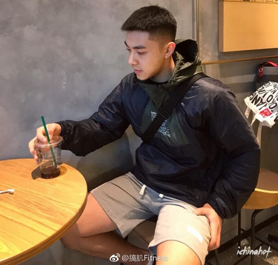 东北肌肉白袜全能体育生张恩皓照片 - 图4