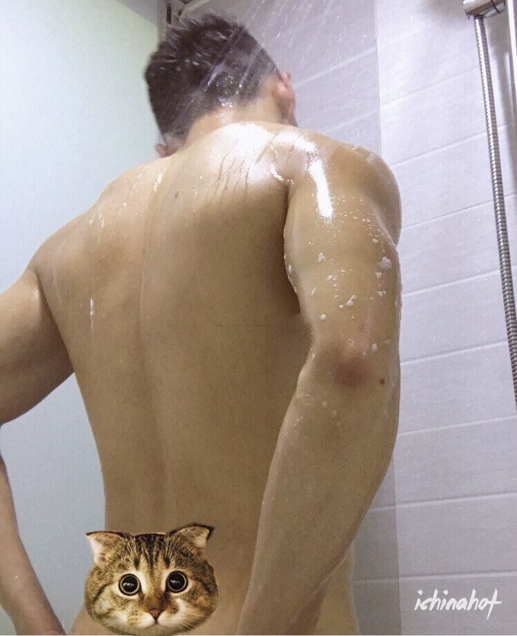 探探网红肌肉帅哥自拍照，健身房和厕所疯狂秀