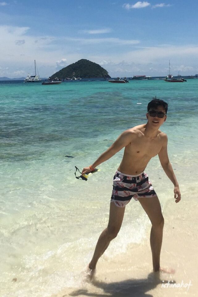探探网红肌肉帅哥自拍照，健身房和厕所疯狂秀
