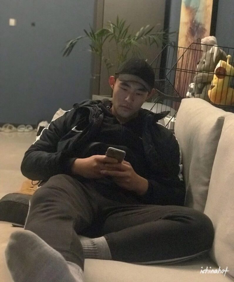 超粗篮球体育生，隔着屏幕都能闻到他雄性荷尔蒙白袜的味道 - 图18