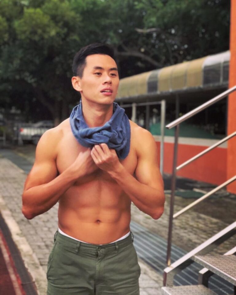 我的体育老师那里真大，穿运动裤凸起超大包 - 图3