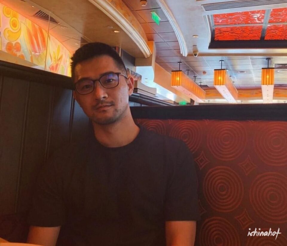 小胡茬眼镜帅哥，这个男人不一样 - 图4