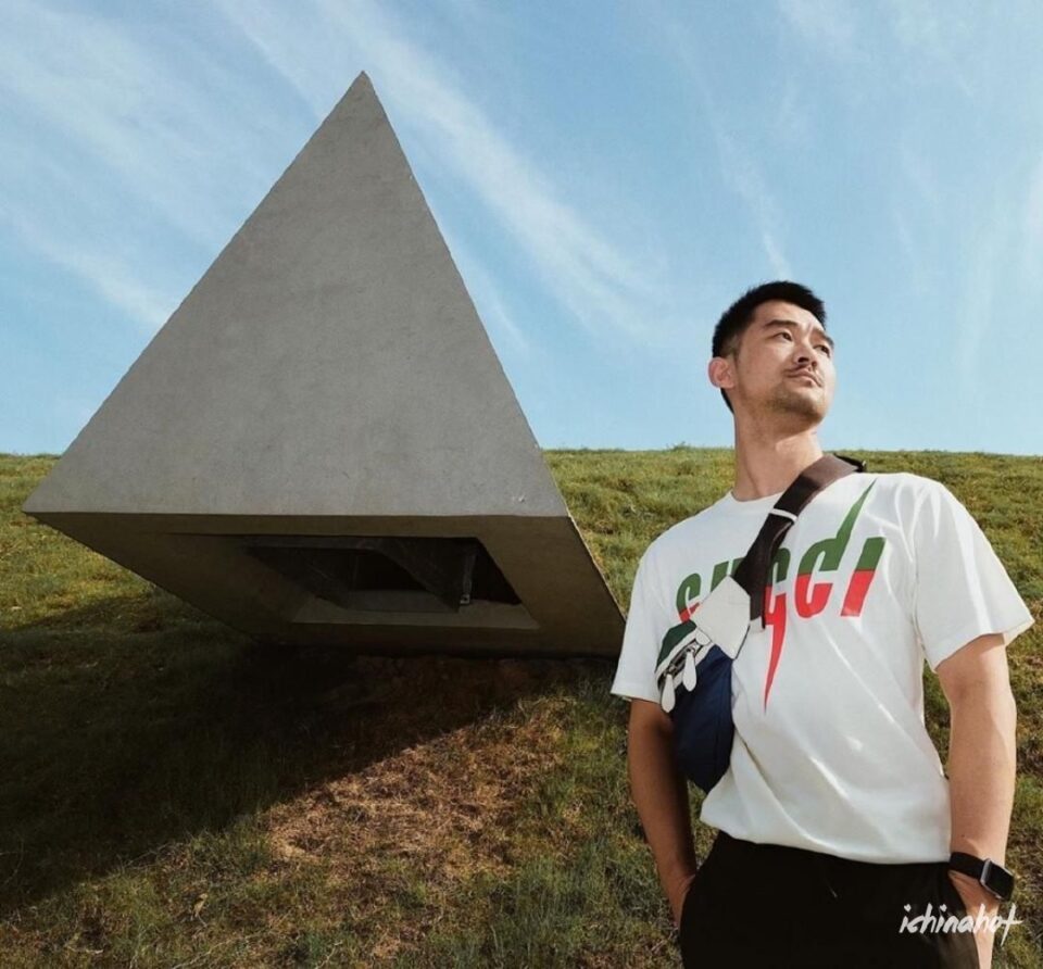 小胡茬眼镜帅哥，这个男人不一样 - 图2