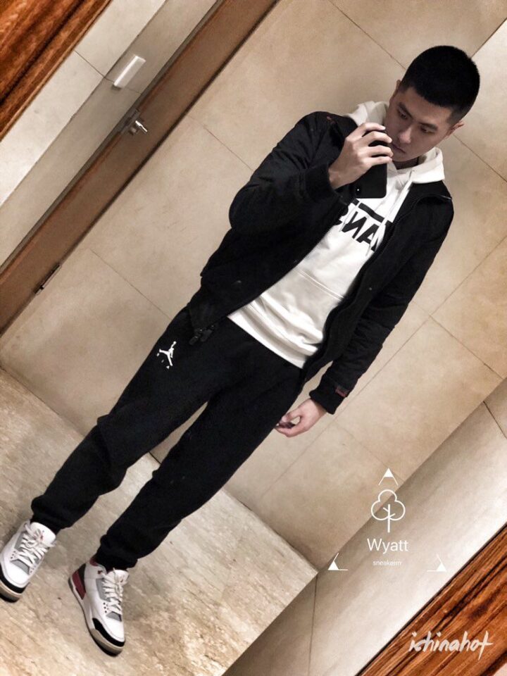 东北猛1帅哥S，体育生球鞋白袜臭脚调教 - 图1