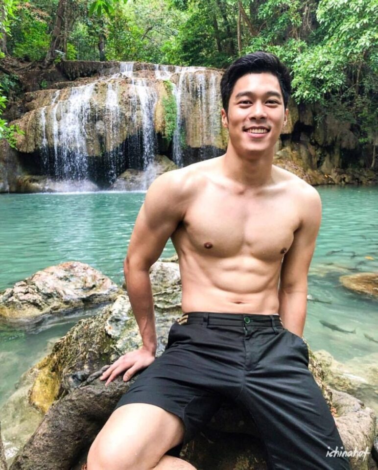 我的巨龙猛男大学足球队长高凯 - 图1