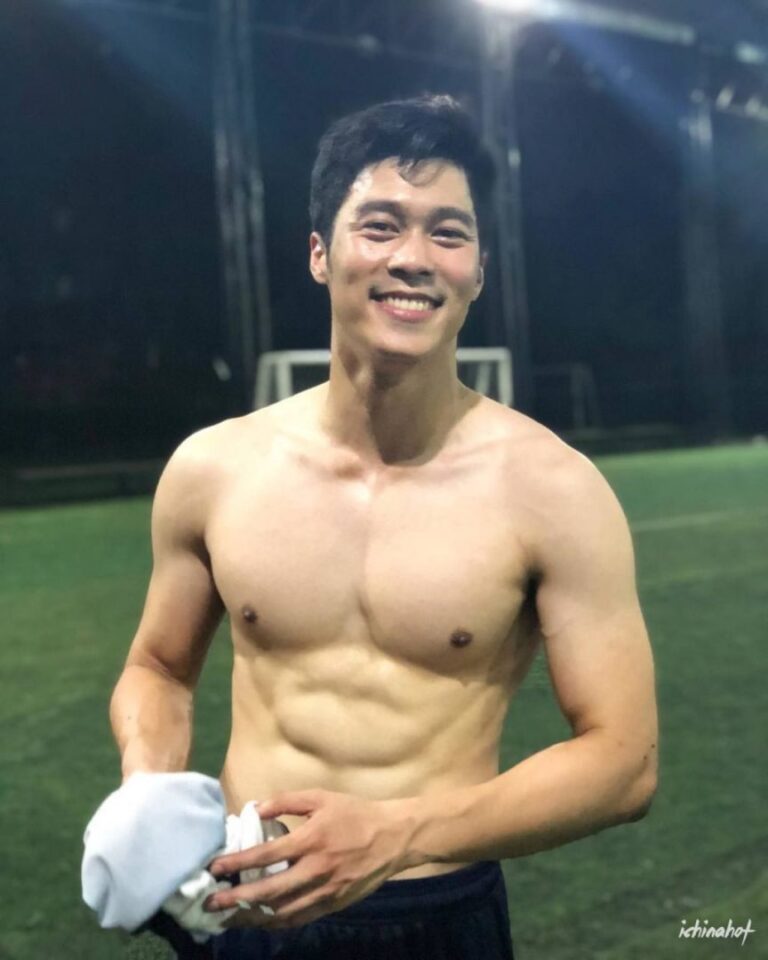 我的巨龙猛男大学足球队长高凯 - 图3