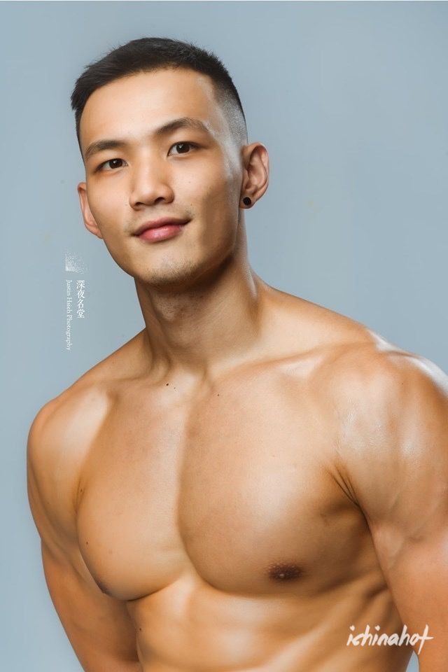 谢名振深夜名堂新作品，八块腹肌天菜肌肉体育生写真 - 图7