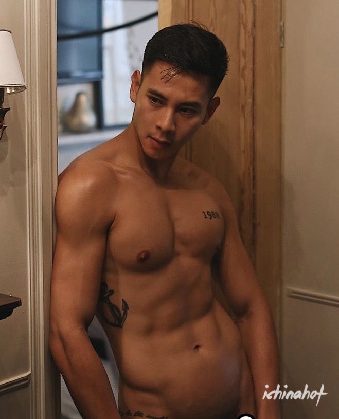 越南男模胡永科泳池写真 - 图2