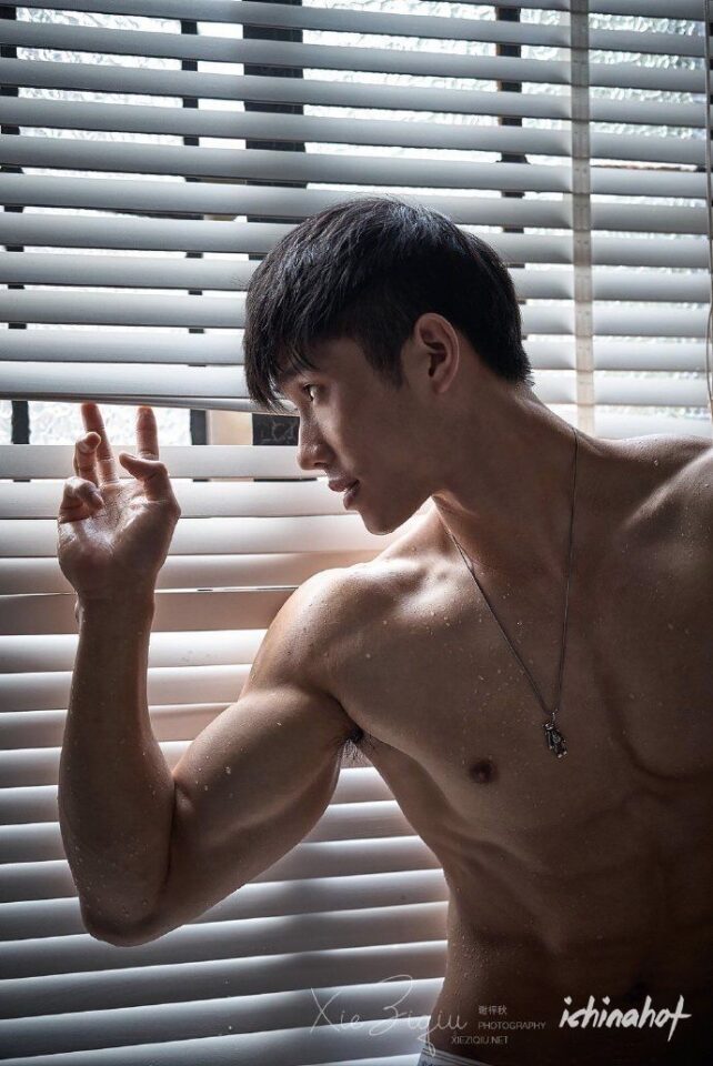 谢梓秋男体摄影作品：大一体育生的赤裸诱惑 - 图2