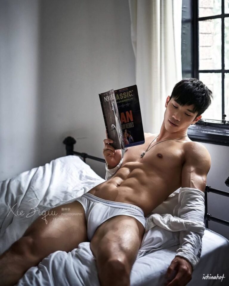 谢梓秋男体摄影作品：大一体育生的赤裸诱惑 - 图4