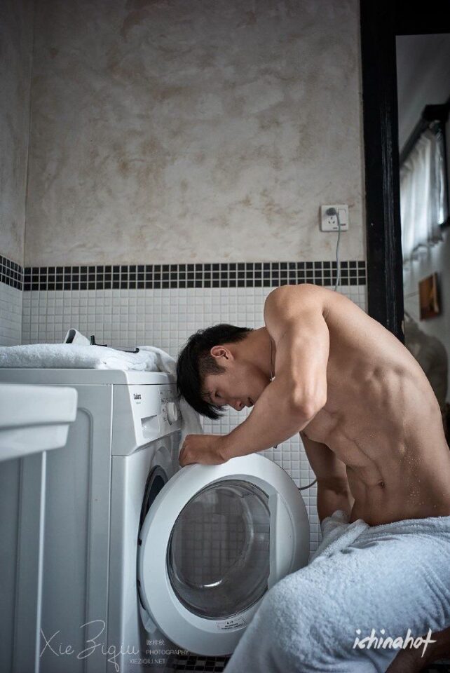 谢梓秋男体摄影作品：大一体育生的赤裸诱惑 - 图6