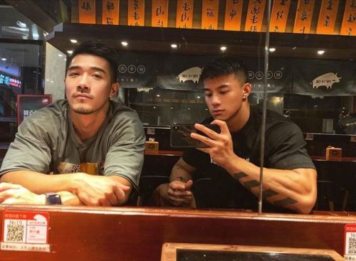 名媛Oliver和Evan Wu，网友说这对CP颜值和身材不要太高 - 图3