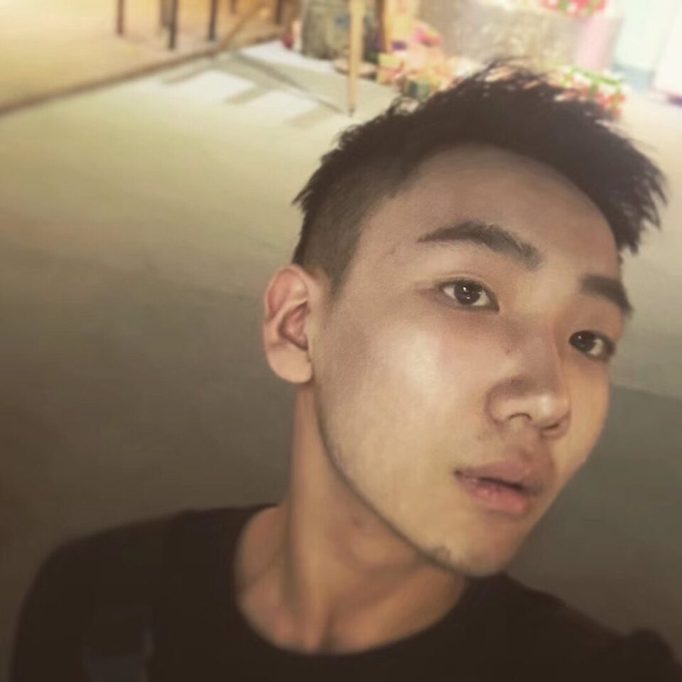 推特网红李言翰26个视频+84照片打包百度云，19.5cm大雕网黄 - 图1