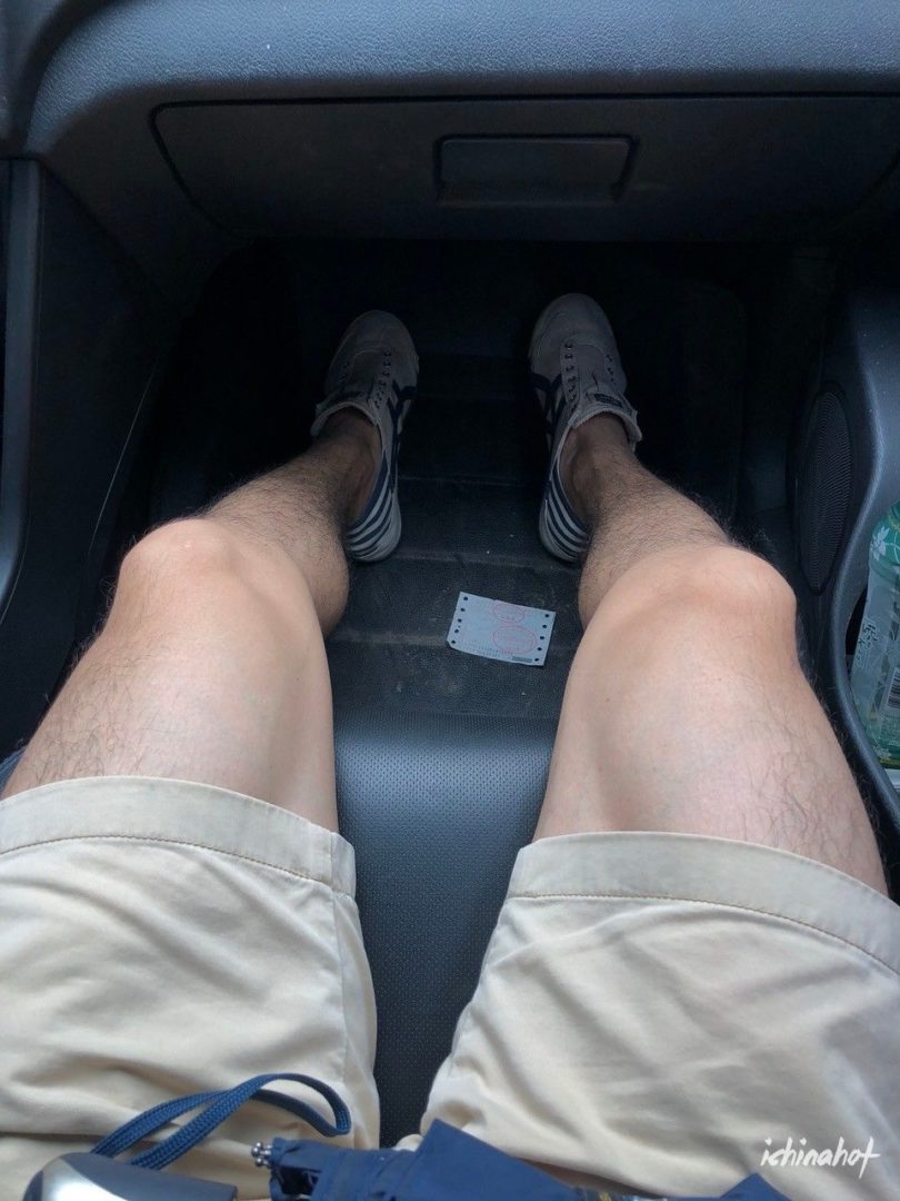 腿控福利：15个帅哥的大长腿，白袜浓毛无毛都有