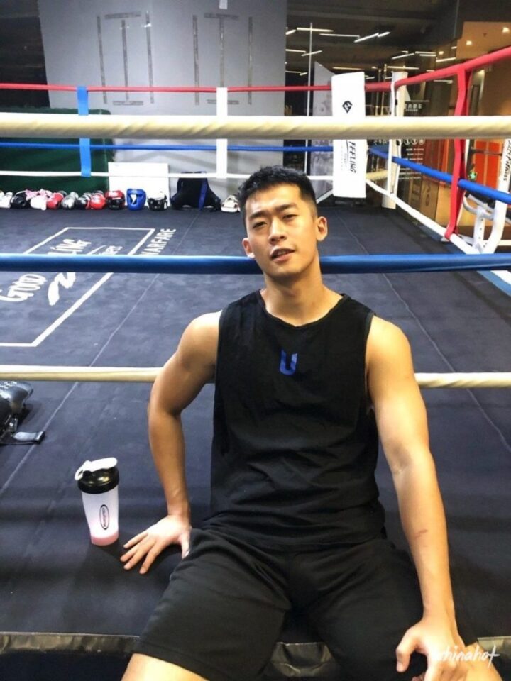 民间帅哥：192CM的篮球体育生，拍照总爱岔开腿 - 图7