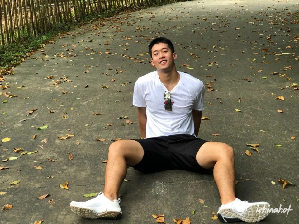 民间帅哥：192CM的篮球体育生，拍照总爱岔开腿 - 图5