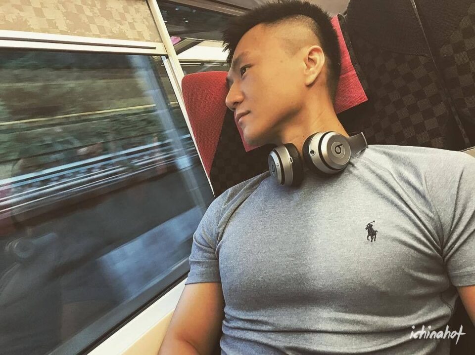 想舔屏的超帅肌肉硬汉小哥~奶凶奶凶的 - 图7