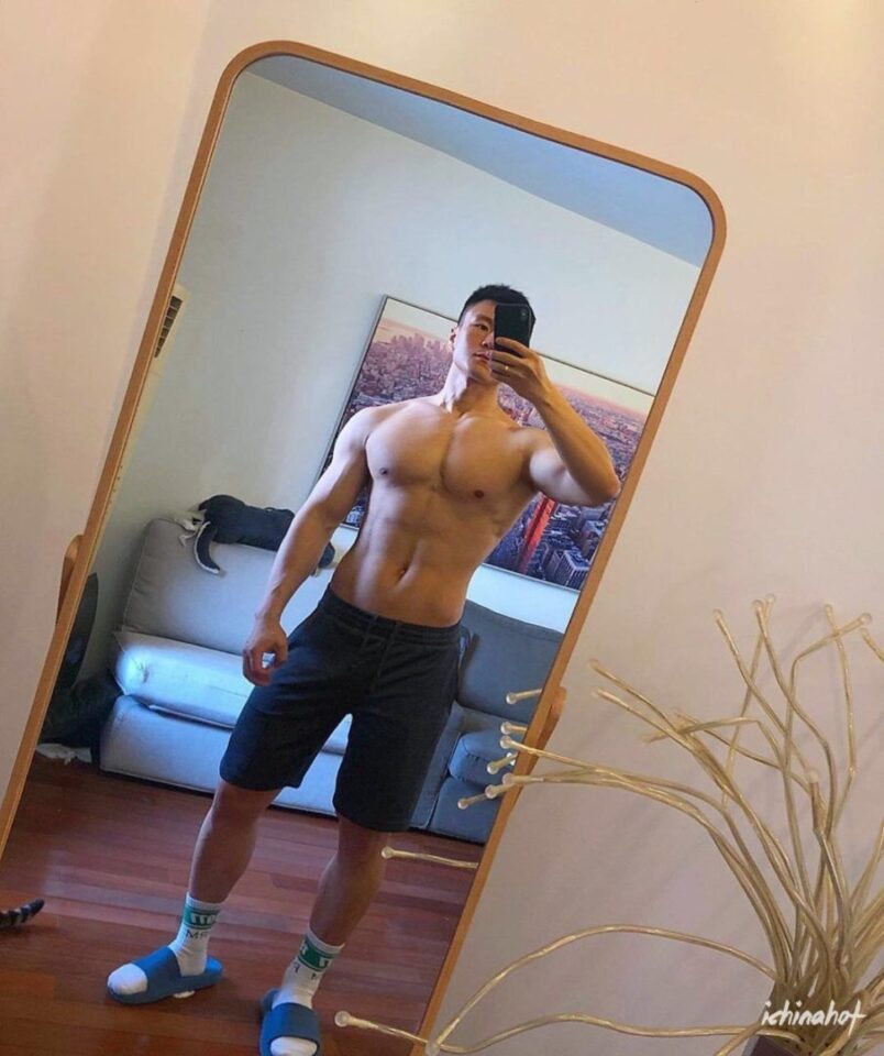 想舔屏的超帅肌肉硬汉小哥~奶凶奶凶的 - 图5