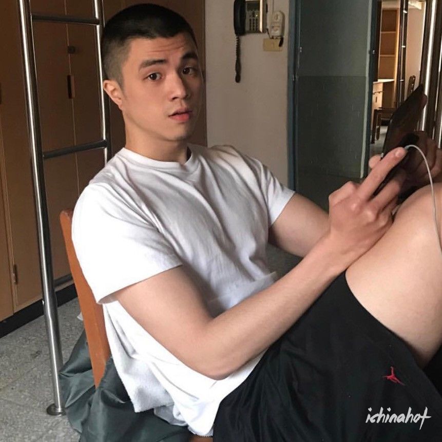 小眼睛帅哥，怎么也如此迷人 - 图7