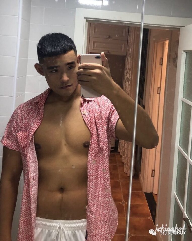 187CM的寸头篮球壮男，隔着屏幕都能闻到他的男人味 - 图3
