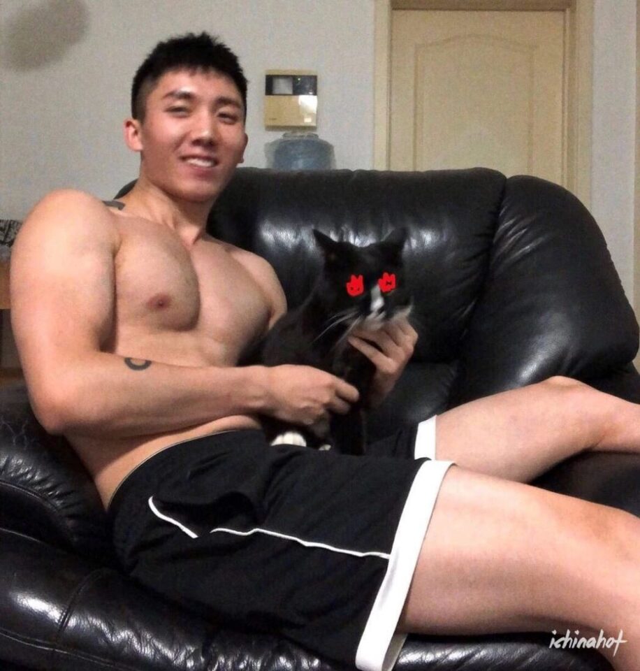 99%的人都喜欢的类型，天菜运动型体育生 - 图13