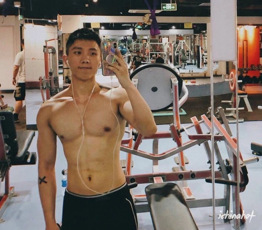 99%的人都喜欢的类型，天菜运动型体育生 - 图8