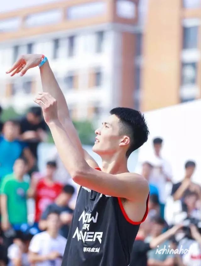 2019火遍朋友圈的体育生帅哥，都是你幻想过的男人！ - 图2