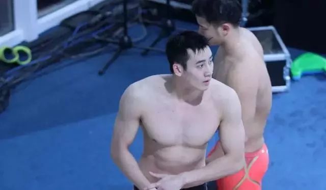 2019火遍朋友圈的体育生帅哥，都是你幻想过的男人！ - 图3